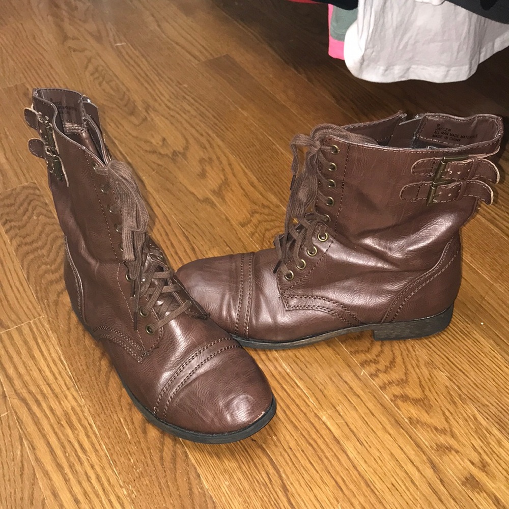 Combat boots !
